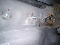 Audi A4 B5 1.8 - Mam pytanie, czy u was w audi jest w tym miejscu...