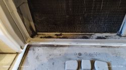 Zabrudzony filtr suszarki Electrolux PerfectCare 900.