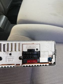 Selecting the Right Connector for Sony Radio in VW Golf 4 Replacement