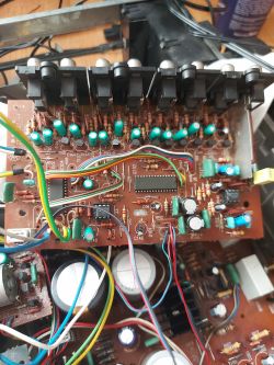 WS504 - charczenie po podłączeniu płytki z regulacją, kondensatory wymienione, możliwe przyczyny?