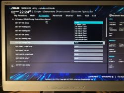 Ekran ustawień UEFI BIOS w trybie zaawansowanym na komputerze ASUS.