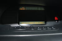 Jak uruchomić fabryczną nawigację w Renault Scenic 1999 bez karty PCMCIA?