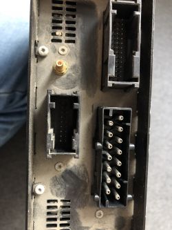 Jak podłączyć wzmacniacz Philips E6308J do radia