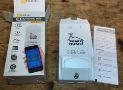elHome WS-04H1 WiFi Controller and Packaging elHome WS-04H1 WiFi controller next to its box and manual