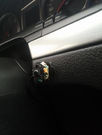 Audi A4 B6 - Identyfikacja nieseryjnego urządzenia obok kierownicy