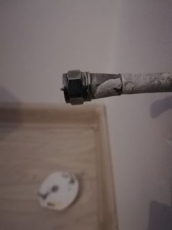 UPC Optical Fiber vs Orange: Damaged Coaxial Cable in New Apartment - Installation Issues