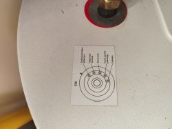 Schemat rur na urządzeniu hydraulicznym.