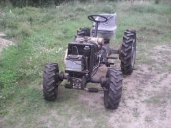 Traktorek sam 4x4 druga konstrukcja Traktorek sam 4x4 druga konstrukcja