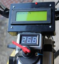 Utrzymujący równowagę skuter inspirowany odlskulowym rowerem