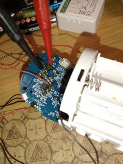 Probe tips touching PCB of TRV501W electronic thermostat