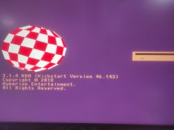 Amiga 3.1.4 ROM-Startbildschirm mit Logo.