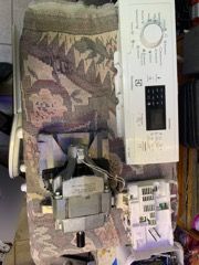 [Sprzedam] Panel przedni , silnik i moduł pralki electrolux model EWT 1366AZ2