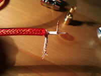 BMW - Jak podłączyć kabel sygnałowy z dwoma oplotami do wzmacniacza?