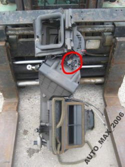 Lokalizacja rezystora dmuchawy w Renault Scenic RX4 2001 2.0 benzyna