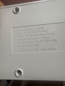 Embossed case label with model RH‑EU411‑4U‑W and specs for input power, USB output, and 2.4 GHz Wi‑Fi