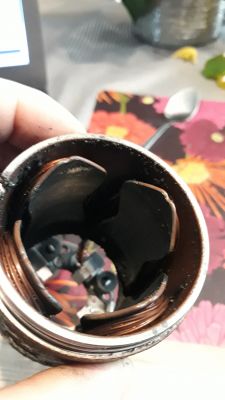 Wymiana szczotkotrzymacza w Toyota Corolla 2002 1.6 VVTi - łączenie przewodu stojana