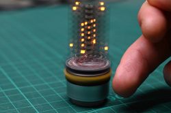 Elektroniczna świeczka z efektem 3D - obracający się wyświetlacz