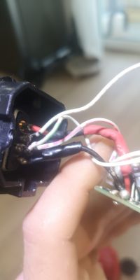 Hulajnoga Blaupunkt ESC910 nie reaguje na uruchomienie - uszkodzona wtyczka naprawiona