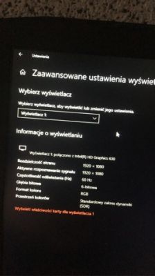 Mój główny ekran od laptopa używa gorszej karty, a podpiety monitor lepszej.