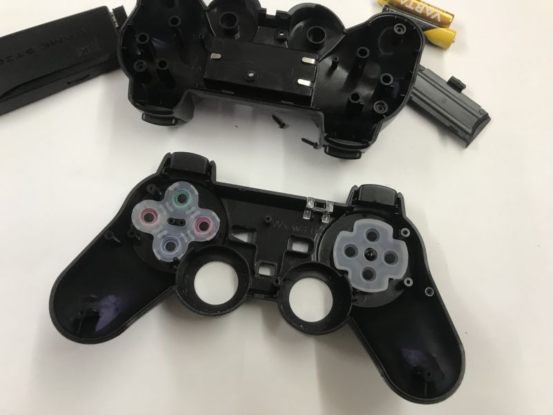 Minitest and interior presentation - retro M8 console/emulator with two pads, RetroArch