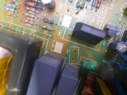 Jaki to element elektroniczny ze zdjęcia - termistor czy inny czujnik?