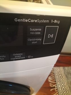 Panel sterowania suszarki Electrolux PerfectCare 700 z przyciskami i napisem GentleCareSystem