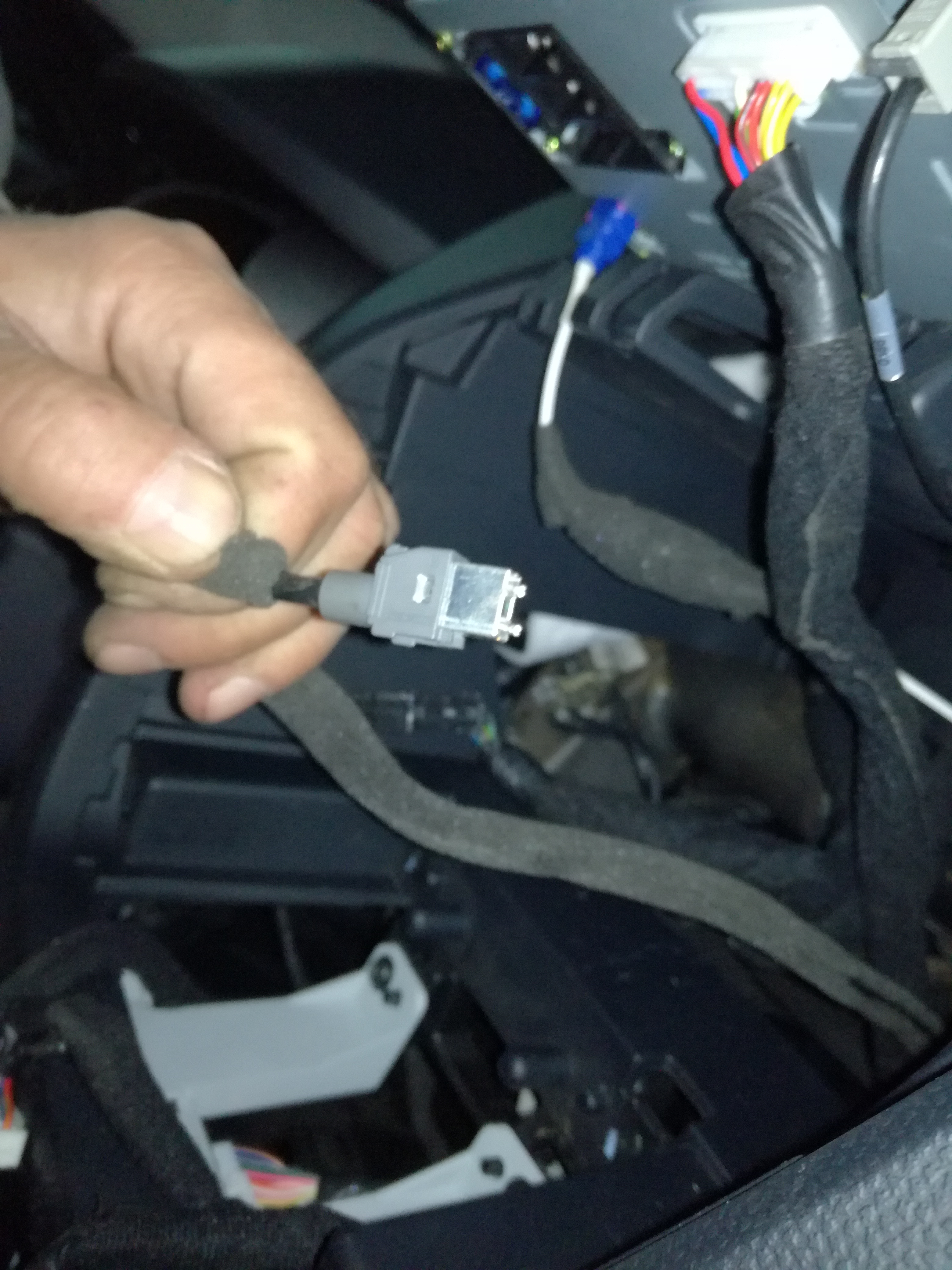 Hyundai ix35 usb Uszkodzony wtyk od działania w radiu usb