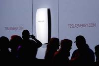 Tesla zwiększa moc wyjściową swoich baterii domowych Tesla zwiększa moc wyjściową swoich baterii domowych