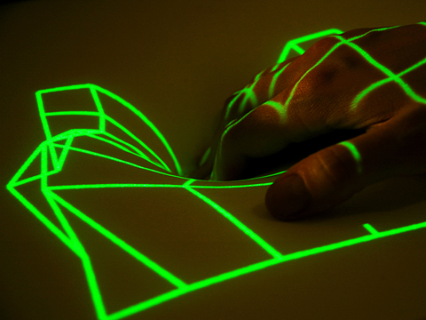 Touchscreen z czujnikami cisnienia