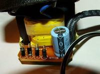 Jaki rezystor do zasilacza Tronic 12V 820mA z kondensatorem 2200µF/25V?