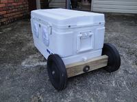 Radio stereo w lodówce turystycznej