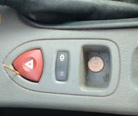 Renault Laguna II 1,9 dCI - zepsuty włącznik świateł awaryjnych.