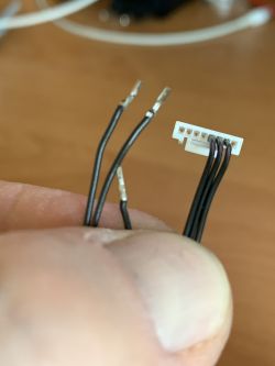 Falownik FR-D720S-025SC-EC potrzebuję zdjęcia kabelka łączącego MB z panelem