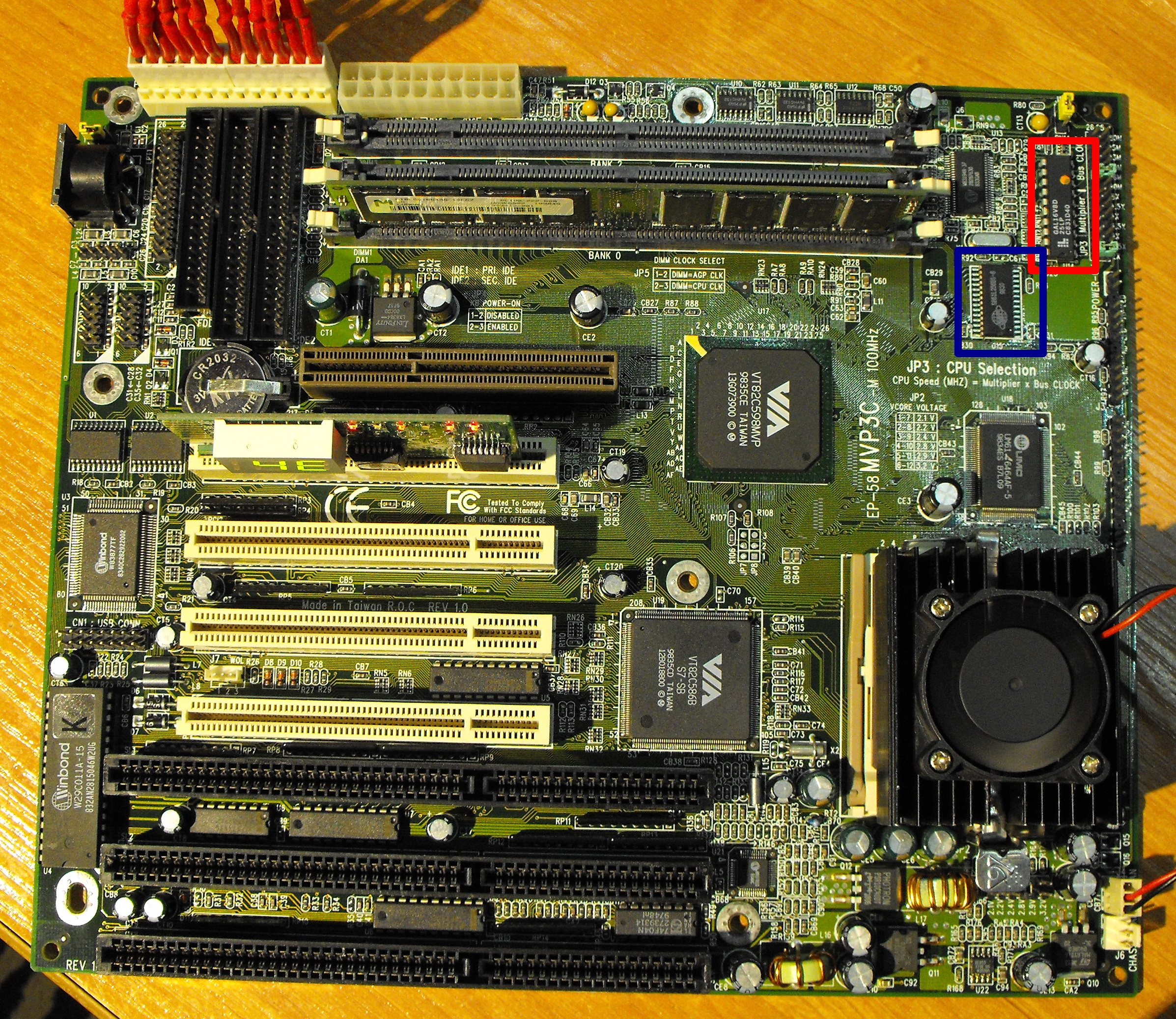 GAL16V8D-25LP na starej płycie AT - rola i zawartość układu CMOS