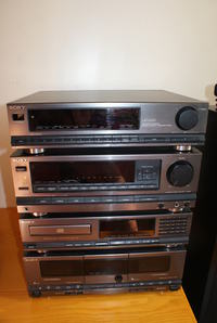 Jak podłączyć wieżę SONY LBT-D505 do laptopa?