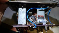 Naprawa pastucha Widonia - identyfikacja nieznanego elementu z oderwanym drucikiem