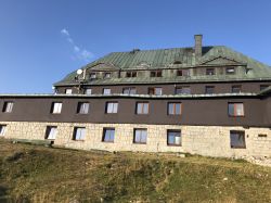 Czy jednorazowe przebywanie 30-45 min na dachu z BTS jest szkodliwe?