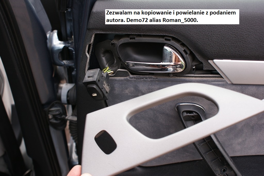 Demontaż tapicerki tylnych i przednich drzwi w Peugeot 407