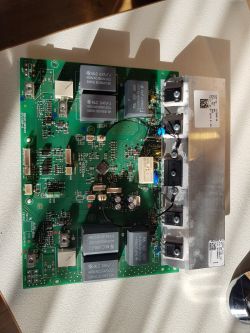 Czy reklamować nową płytę indukcyjną Beko HII64800 FHT z błędem E1?