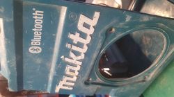 Makita radio budowlane – jakie napięcia na pinach połączenia góra-dół po naprawie?
