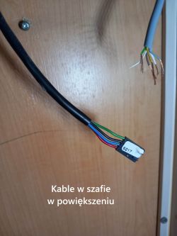 Odcięte i rozłączone kable w przyczepie kempingowej