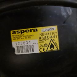 Etykieta sprężarki Aspera z oznaczeniami technicznymi