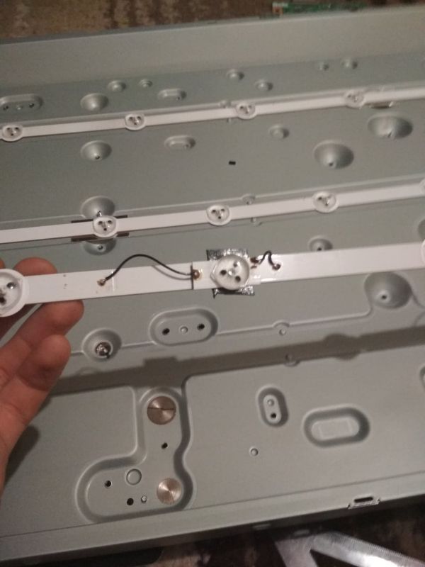 LG 32LN540B - Brak podświetlenia LED, matryca działa po oświetleniu