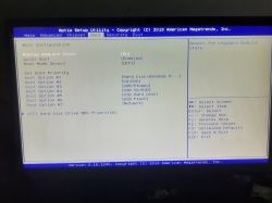 Ekran BIOS-u Aptio Setup Utility z zakładką Boot Configuration