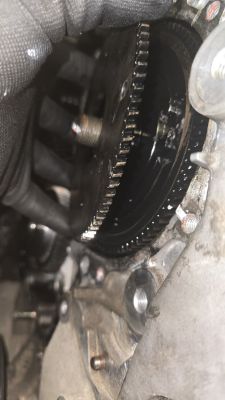 Opel Vectra C 3.0 2005 – demontaż i montaż koła zębatego pompy wody, klin, śruba M6