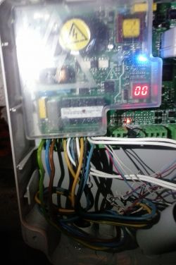 Jak zaprogramować nowy pilot FAAC 866 bez pilota master?