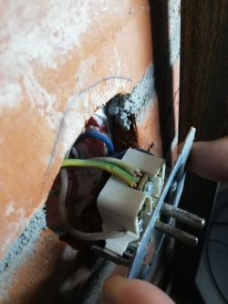 No electricity in part of the apartment, the fuse has not blown