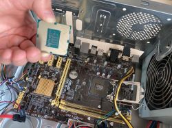 Płyta główna nie daje obrazu- ASUS H81M-PLUS i problem z włączaniem