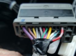 Honda CRV 2013 - podłączenie - gdzie w honda crv 2013 podłączyć amplifier con z