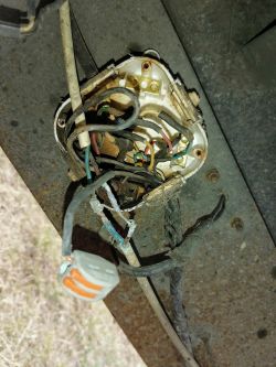 Cały czas świeca się migacze - Iveco daily laweta 2009r